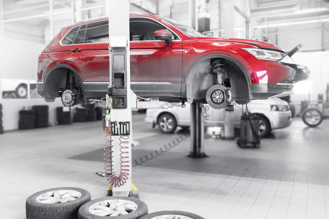 How to Choose Between a Hydraulic Hoist and Pneumatic Lifts