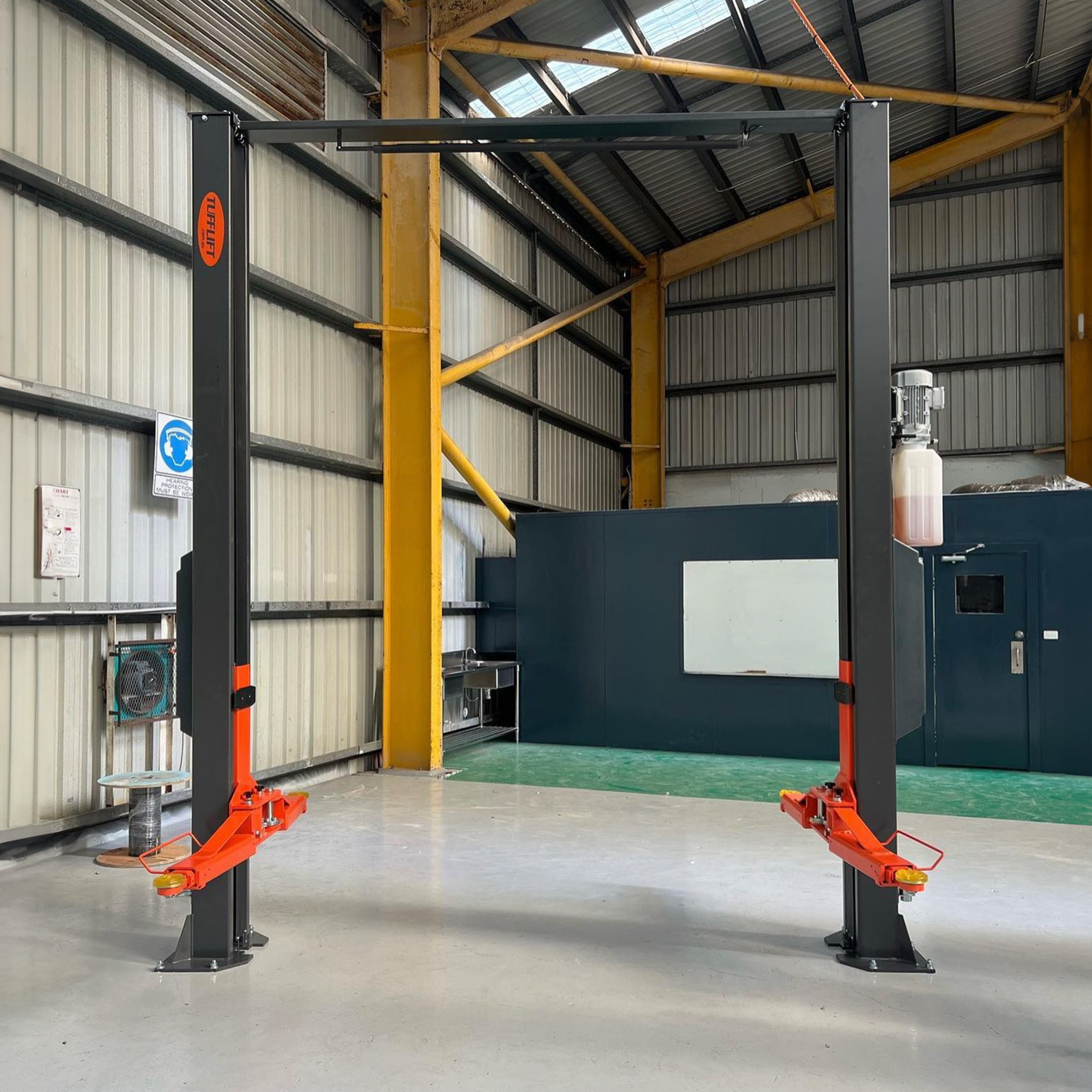 2 Post Hoist – Low Profile Arms 85mm – Clear Floor – 4.2 Ton | EE-62C.42.T.LPA