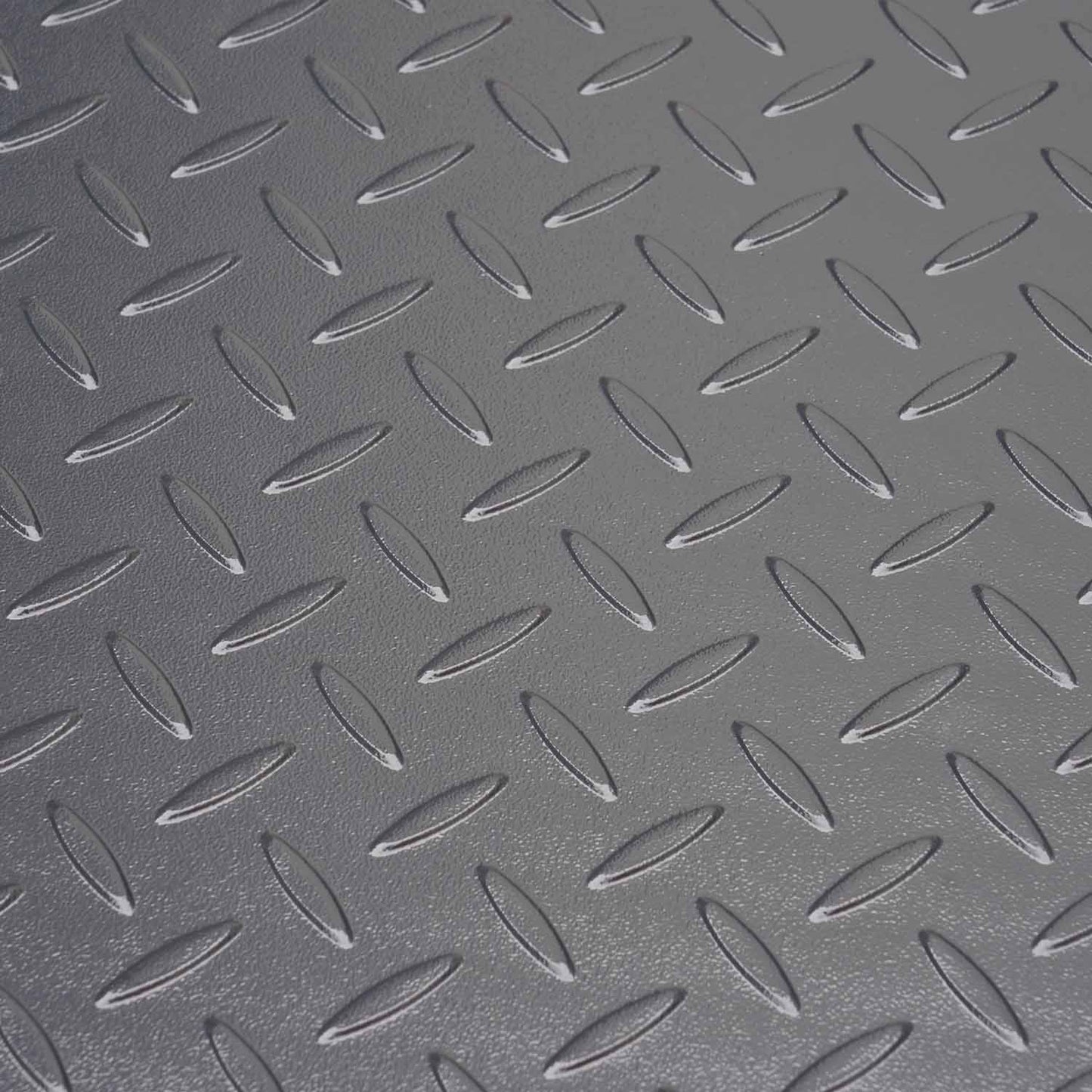 Diamond plate pattern on approach ramp